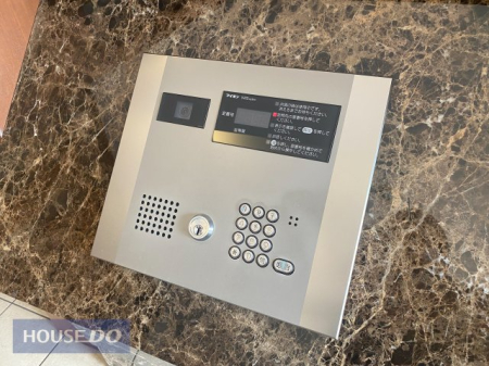  オートロック付きマンション。防犯面も安心してお住まいいただけます。
