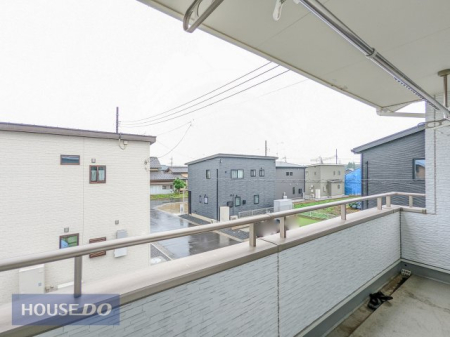 その他 バルコニーからの景色。十分な間隔が確保されております。