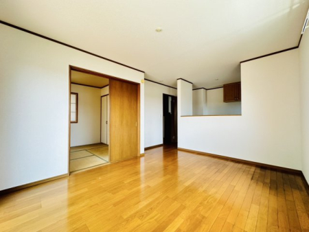  Ƒŉ߂邭났̋Ԃ͍L߂̐݌vƂȂĂ܂B