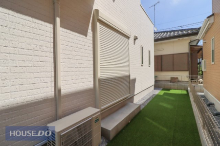  PKrOɂ͉J̋ɂ𗧂hƃVb^[Ă܂B