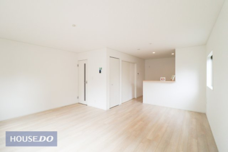  yrO_CjOzƑŉ߂邭났̋Ԃ͍L߂̐݌vƂȂĂ܂B