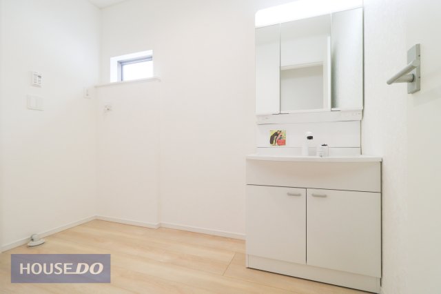 ʑEʏ yʉϑz傫Ȑʃ{EƃnhV[ŁACɓȂĂʑŎyɐOʋ̗ɂ͎[Xy[X܂B