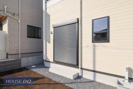  yhƐݔznʐ^BPKrOɂ͉J̋ɂ𗧂hƃVb^[Ă܂B