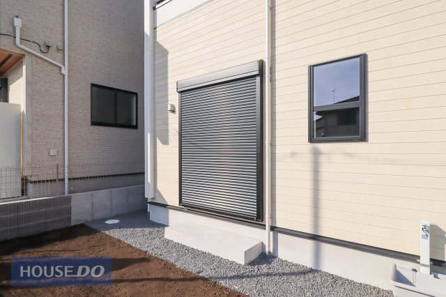  yhƐݔznʐ^BPKrOɂ͉J̋ɂ𗧂hƃVb^[Ă܂B