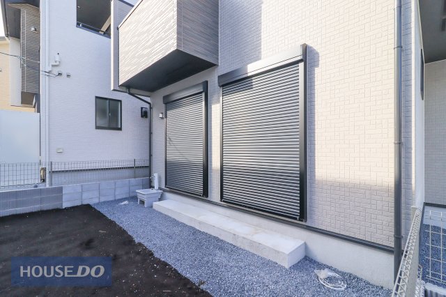  yhƐݔznʐ^BPKrOɂ͉J̋ɂ𗧂hƃVb^[Ă܂B