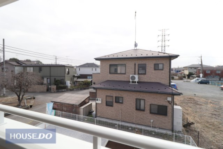 ���̑� �y��������̒��]�z�o���R�j�[����̌i�F�B�\���ȊԊu���m�ۂ���Ă���܂��B