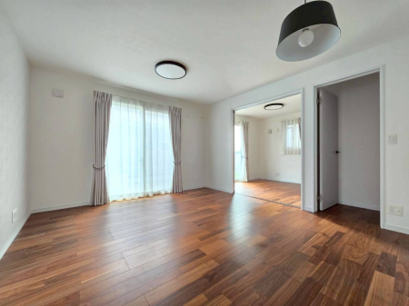  yrO_CjOzƑc̋Ԃ͑傫Ŗ邭ʂ̗ǂKȋԂƂȂĂ܂B