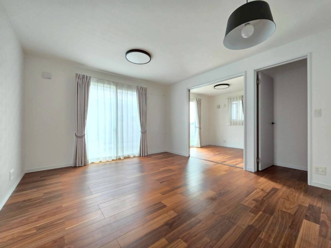  yrO_CjOzƑc̋Ԃ͑傫Ŗ邭ʂ̗ǂKȋԂƂȂĂ܂B