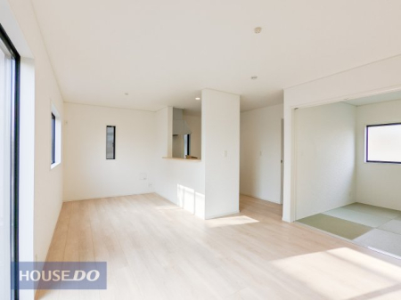  yrO_CjOzƑŉ߂邭났̋Ԃ͍L߂̐݌vƂȂĂ܂B