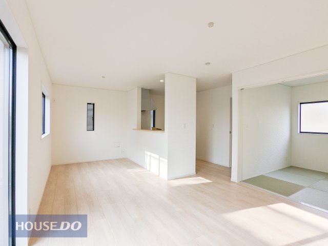  yrO_CjOzƑŉ߂邭났̋Ԃ͍L߂̐݌vƂȂĂ܂B