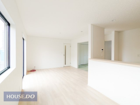  yrO_CjOzƑŉ߂邭났̋Ԃ͍L߂̐݌vƂȂĂ܂B