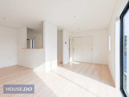  yrO_CjOzƑŉ߂邭났̋Ԃ͍L߂̐݌vƂȂĂ܂B