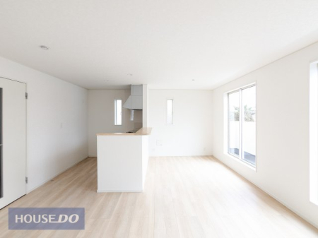  yrO_CjOzƑŉ߂邭났̋Ԃ͍L߂̐݌vƂȂĂ܂B