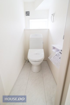 �g�C�� �y�g�C���z�������g�[�֍��t���B�Q�ӏ�����̂ŁA�Z�������ł����S��ق��ƈꑧ����v���C�x�[�g��Ԃ͍L�߂̐݌v�ƂȂ��Ă���܂��B