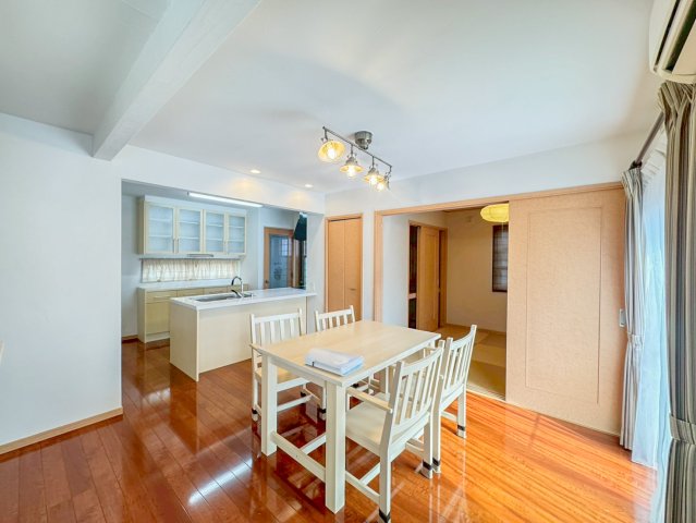  Ƒŉ߂邭났̋Ԃ͍L߂̐݌vƂȂĂ܂B