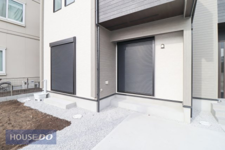  yhƐݔzPKrOɂ͉J̋ɂ𗧂hƃVb^[Ă܂B