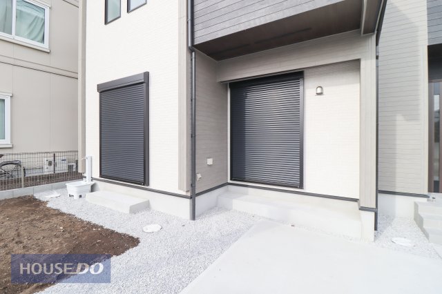  yhƐݔzPKrOɂ͉J̋ɂ𗧂hƃVb^[Ă܂B