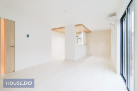  yrO_CjOzƑŉ߂邭났̋Ԃ͍L߂̐݌vƂȂĂ܂B