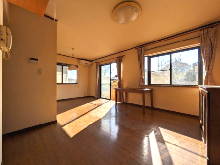  Ƒŉ߂邭났̋Ԃ͍L߂̐݌vƂȂĂ܂B