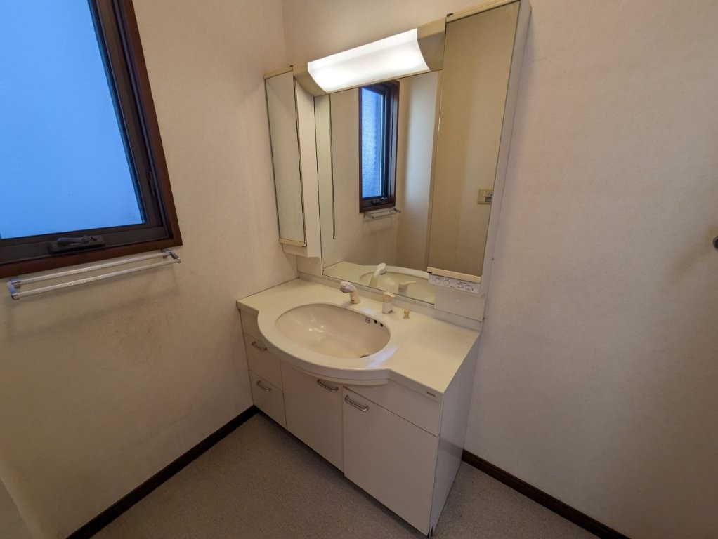 ʑEʏ 傫Ȑʃ{EƃnhV[ŁACɓȂĂʑŎyɐOʋ̗ɂ͎[Xy[X܂B