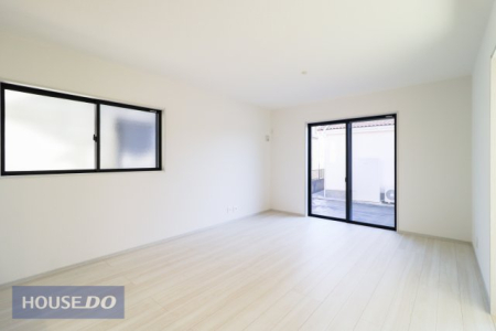  �y���r���O�_�C�j���O�z�Ƒ��ŉ߂����邭�났�̋�Ԃ͍L�߂̐݌v�ƂȂ��Ă���܂��B