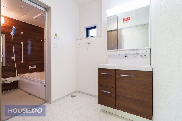 ���ʑ�E���ʏ� �y�������ʉ��ϑ�z�傫�Ȑ��ʃ{�E���ƃn���h�V�����[�ŁA�����C�ɓ���Ȃ��Ă����ʑ�Ŏ�y�ɐ�����O�ʋ��̗����ɂ͎��[�X�y�[�X������܂��B