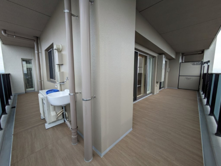 �o���R�j�[ ��ʂƐ��ʂ̃R�[�i�[�o���R�j�[�B�X���b�v�V���N�t���ŕ�������̂ŁA���X�̔�������v���C�x�[�g��ԂƂ��Ă��֗��ł��I