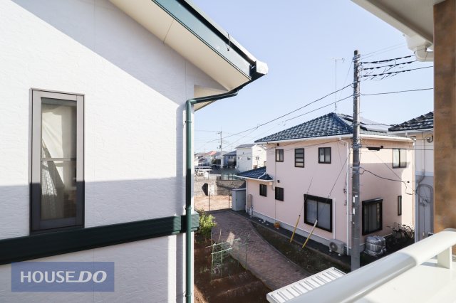 ���̑� �y��������̒��]�z�o���R�j�[����̌i�F�B�\���ȊԊu���m�ۂ���Ă���܂��B