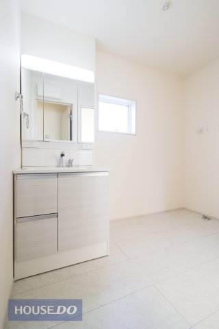 ���ʑ�E���ʏ� �y�������ʉ��ϑ�z�傫�Ȑ��ʃ{�E���ƃn���h�V�����[�ŁA�����C�ɓ���Ȃ��Ă����ʑ�Ŏ�y�ɐ�����O�ʋ��̗����ɂ͎��[�X�y�[�X������܂��B