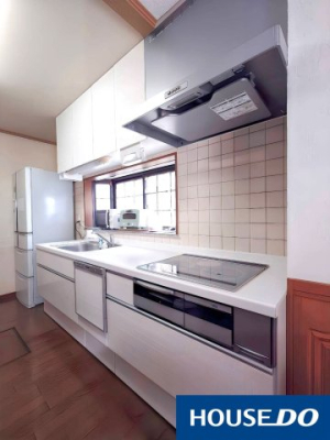 �L�b�`�� �g���₷���V�X�e���L�b�`���@�W�N�O�Ƀ��t�H�[�����Ă���܂��B �H���t���ŕ֗��A���Z�A�C�e���Ƃ��Ă������ł��傤���B