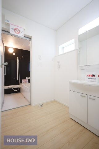 ���ʑ�E���ʏ� �傫�Ȑ��ʃ{�E���ƃn���h�V�����[�ŁA�����C�ɓ���Ȃ��Ă����ʑ�Ŏ�y�ɐ�����O�ʋ��̗����ɂ͎��[�X�y�[�X������܂��B
