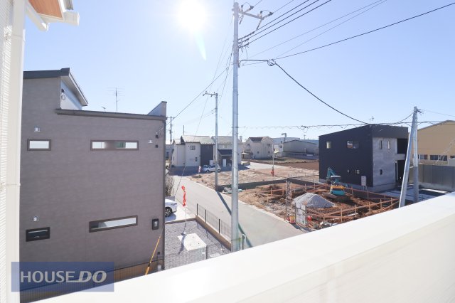 ���̑� �y��������̒��]�z���n�����ʐ^�B�o���R�j�[����̌i�F�B�\���ȊԊu���m�ۂ���Ă���܂��B