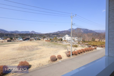 ���̑� �y��������̒��]�z�o���R�j�[����̌i�F�B�\���ȊԊu���m�ۂ���Ă���܂��B