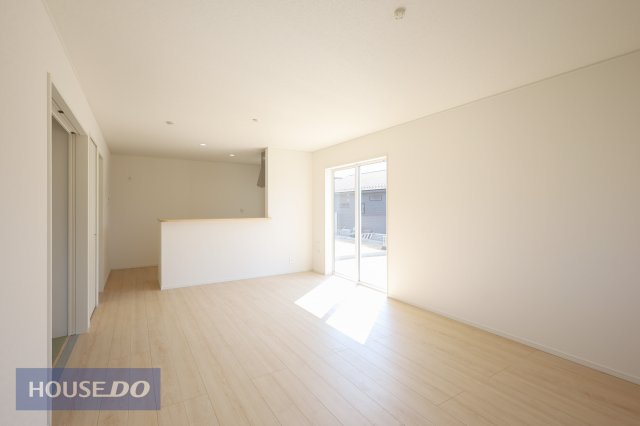  �y���r���O�_�C�j���O�z�Ƒ��ŉ߂����邭�났�̋�Ԃ͍L�߂̐݌v�ƂȂ��Ă���܂��B