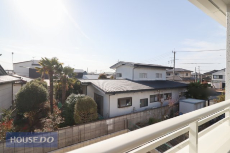 ���̑� �y��������̒��]�z���n�����ʐ^�B�o���R�j�[����̌i�F�B�\���ȊԊu���m�ۂ���Ă���܂��B