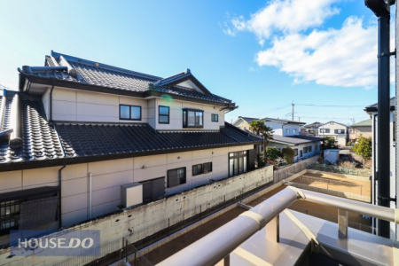 ���̑� �y��������̒��]�z�o���R�j�[����̌i�F�B�\���ȊԊu���m�ۂ���Ă���܂��B