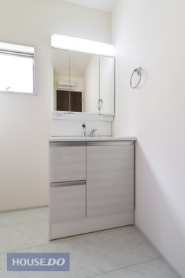 ���ʑ�E���ʏ� �y�������ʉ��ϑ�z�傫�Ȑ��ʃ{�E���ƃn���h�V�����[�ŁA�����C�ɓ���Ȃ��Ă����ʑ�Ŏ�y�ɐ�����O�ʋ��̗����ɂ͎��[�X�y�[�X������܂��B