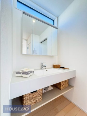 ���ʑ�E���ʏ� �傫�Ȑ��ʃ{�E���ƃn���h�V�����[�ŁA�����C�ɓ���Ȃ��Ă����ʑ�Ŏ�y�ɐ�����O�ʋ��̗����ɂ͎��[�X�y�[�X������܂��B