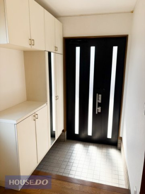 ���� ���p���t���̑�e�ʃV���[�Y�{�b�N�X��������Ƃ������ւɂ́A�V��߂��܂Ŏ��[�ł����e�ʂ̃V���[�Y�{�b�N�X�������B�����ɂ͕֗��ȃJ�E���^�[�ƁA�g�����Ȃ݃`�F�b�N�Ɍ������Ȃ��p�����t���Ă��܂��B