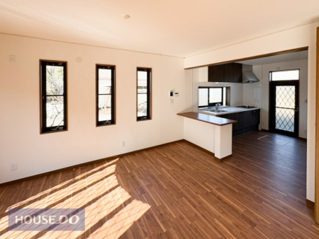  �L�b�`���Ƃ̈�̊�������L�X�Ƃ�����Ԃł��B3�̏c�^�����疾�邢�����������݁A�����̐H���u�₩�ɍʂ�܂��B