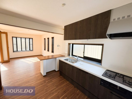  �V�b�N�ȃ_�[�N�u���E���̃p�l����������������Ԃ����o���܂��B�㉺�ɂ����Ղ�̎��[�X�y�[�X������A������̎��R���Ŏ茳�����邭���K�B