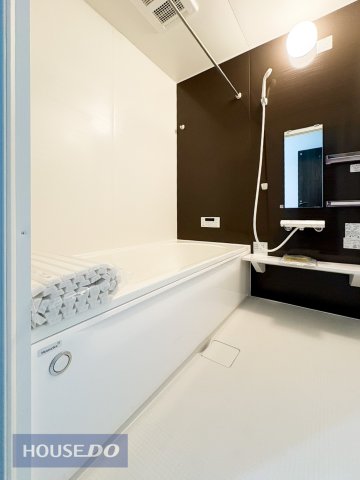 ���� ���������Ɨ������������˔�����������_�[�N�u���E���̃A�N�Z���g�p�l�����d���������o����A���_���ȃo�X���[���ł��B���������@�t���ŉJ�̓��̐�������S�B