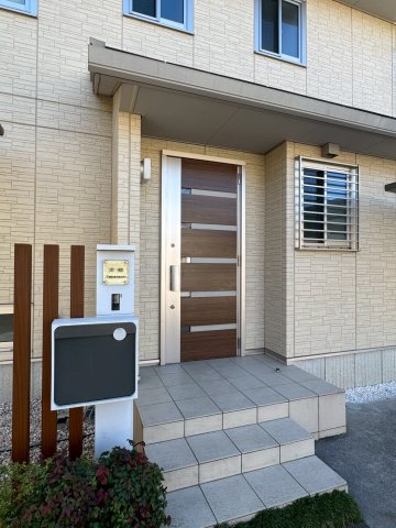  �������Ƃ������ցB���s���̂���|�[�`�ŉJ�̓������S�ł��B