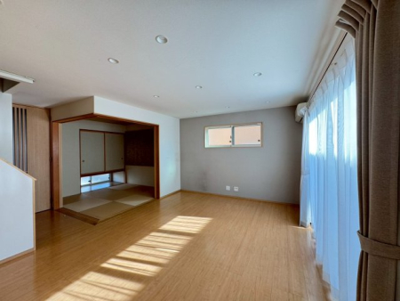 ���r���O �y���r���O�z�a���ƈ�̗��p��21.5���̑��ԁI�������̂�������ŁA�C���e���A�̃R�[�f�B�l�[�g���y�����Ȃ�܂��ˁI�쑤�Ƃ̊Ԋu���m�ۂ���Ă��āA�P�K�ł��z�����������݂܂��B