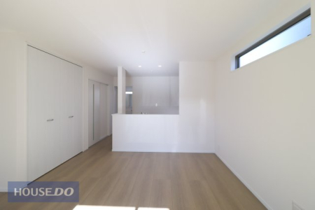  �y���r���O�_�C�j���O�z�Ƒ��ŉ߂����邭�났�̋�Ԃ͍L�߂̐݌v�ƂȂ��Ă���܂��B