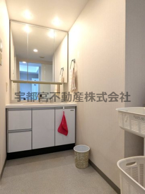 ���ʑ�E���ʏ� �Y��Ȑ��ʉ��ϑ�@�g�x�x�Ƀs�b�^���ȎO�ʋ��@���������[�ʂ��������������Ă���܂��B