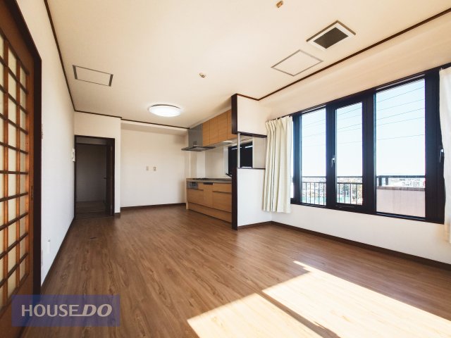 ���r���O ���r���O�@�쑤���疾�邢�z�˂����������ނ������@�C���v���X���ݒu���Ă���f�M�E�������ʂ�