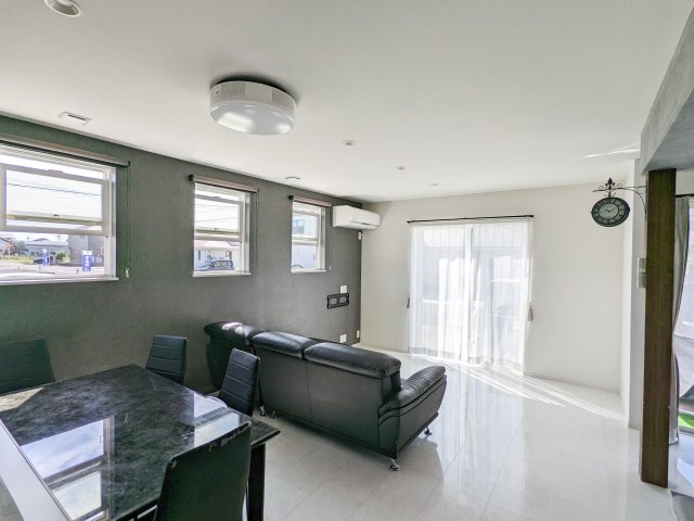  �Ƒ��ŉ߂����邭�났�̋�Ԑ݌v�ƂȂ��Ă���܂��B