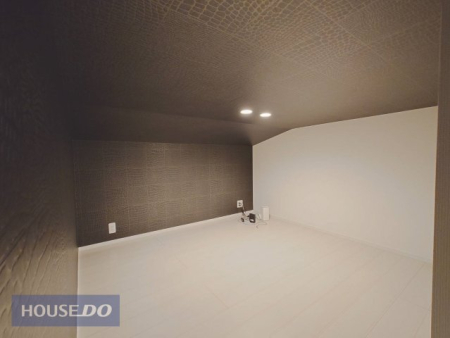 ���̑� �Q�K�����ɏオ��ƍL����Ԃ��o��A���[�ɂ��s�b�^���ȃT�C�Y���@�閧��n�̂悤�Ȋ��o�ł��q�l�����g�����������܂��B