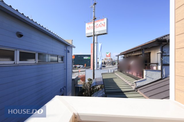 ���̑� �y��������̒��]�z���n�����ʐ^�B�o���R�j�[����̌i�F�B�\���ȊԊu���m�ۂ���Ă���܂��B